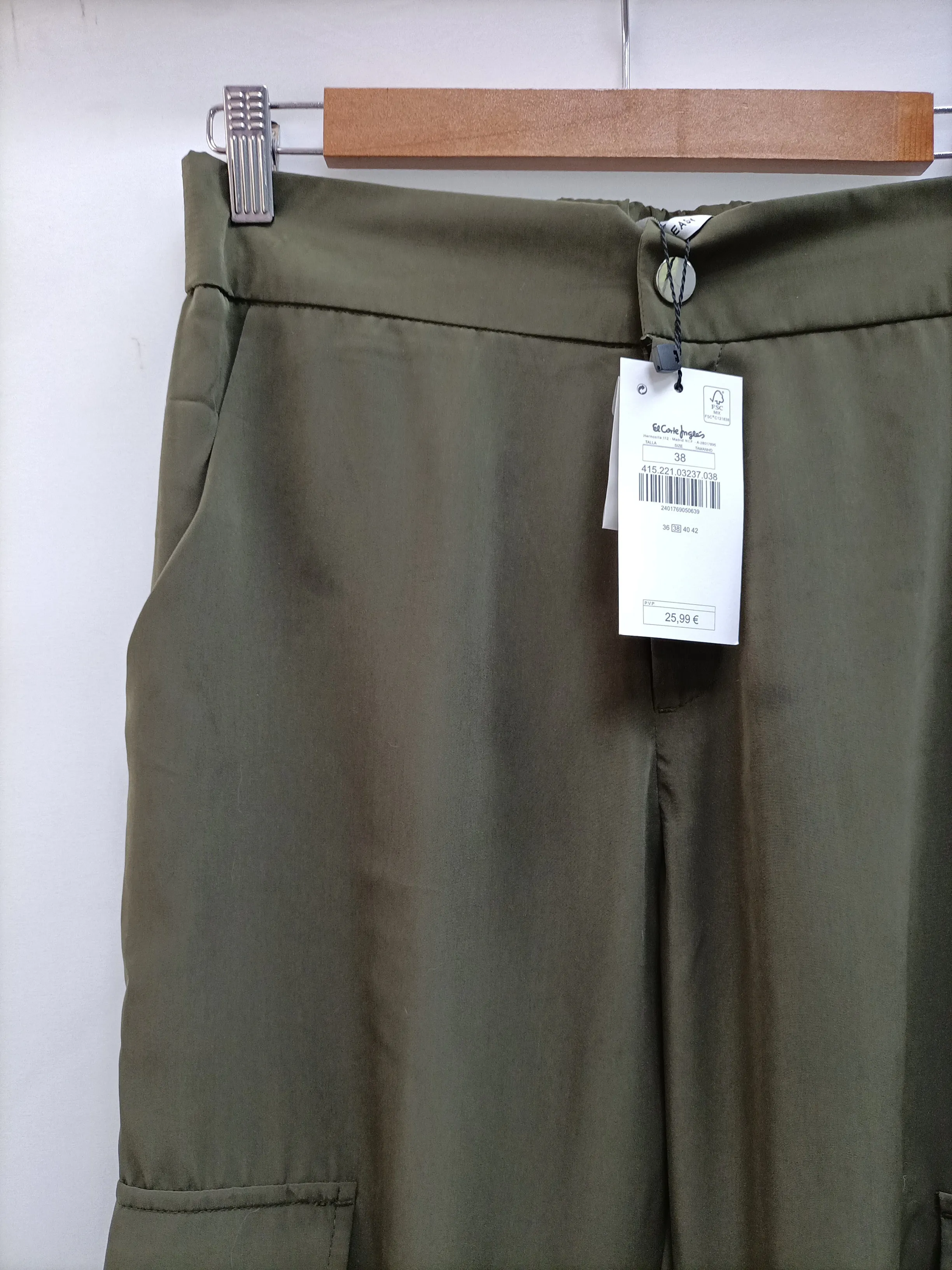 EASY WEAR. Pantaln cargo verde T.38