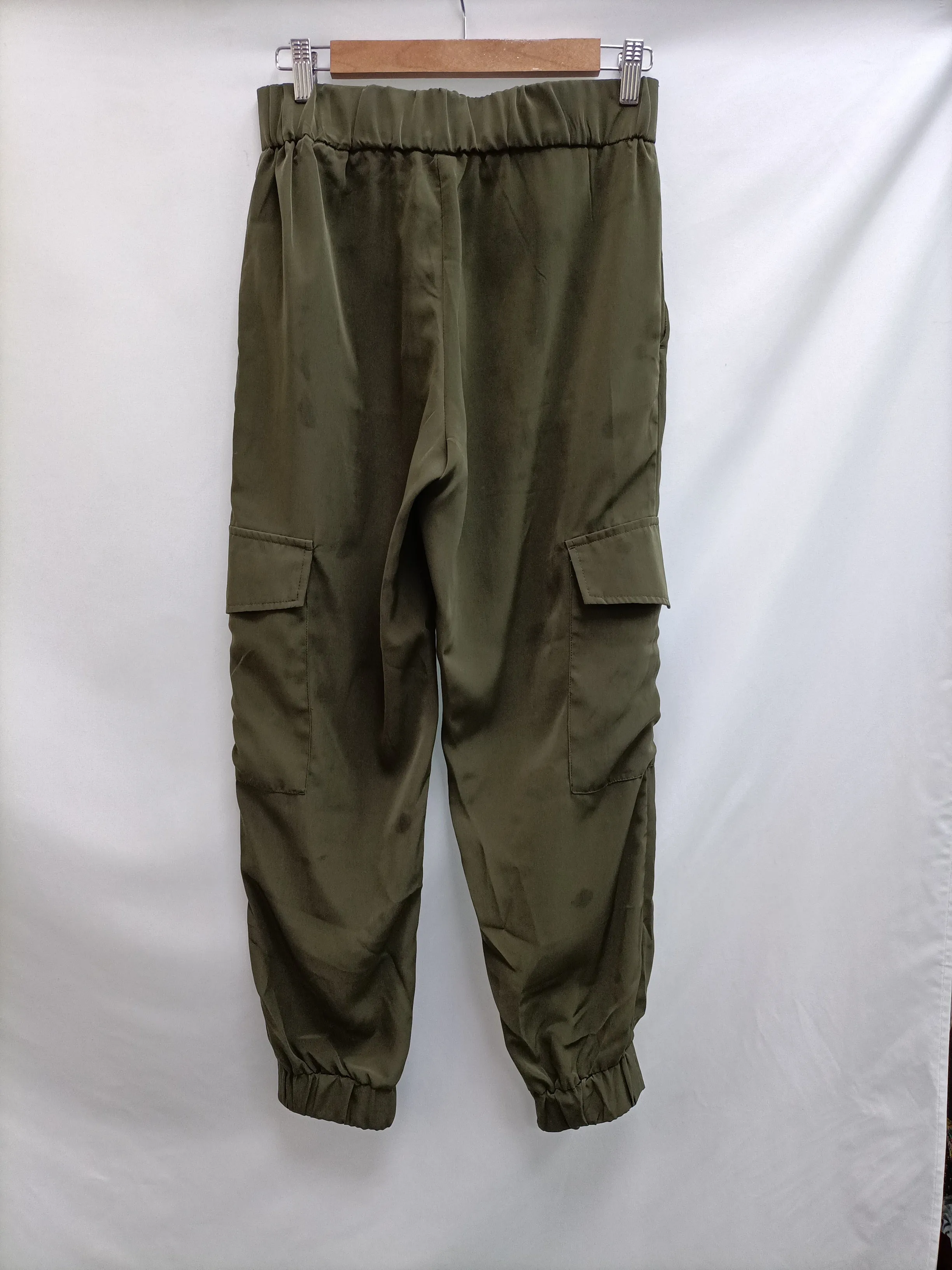 EASY WEAR. Pantaln cargo verde T.38